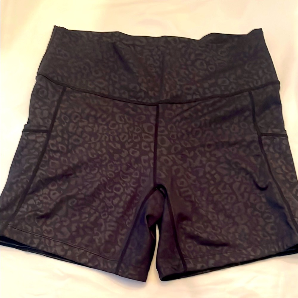 CVG Black Leopard print shorts.  5”. EUC